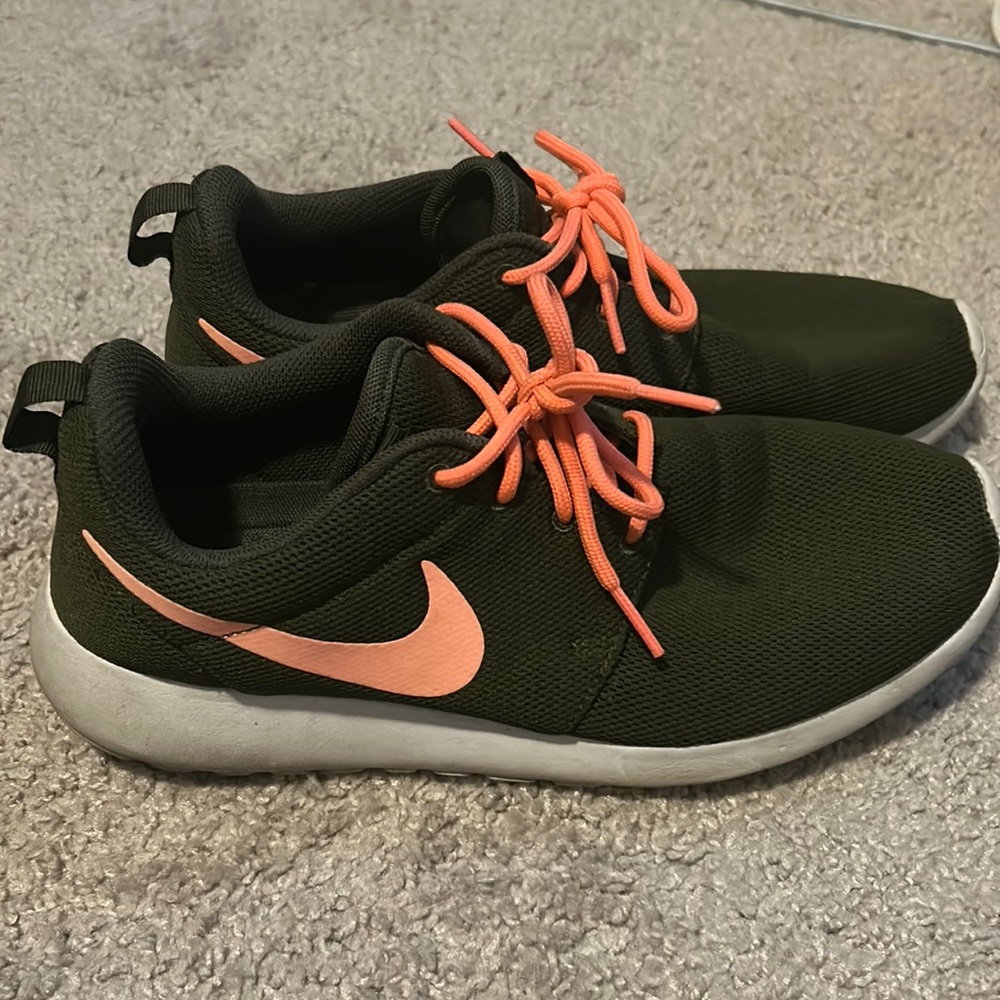 Nike Rosche ones women’s 8.5
